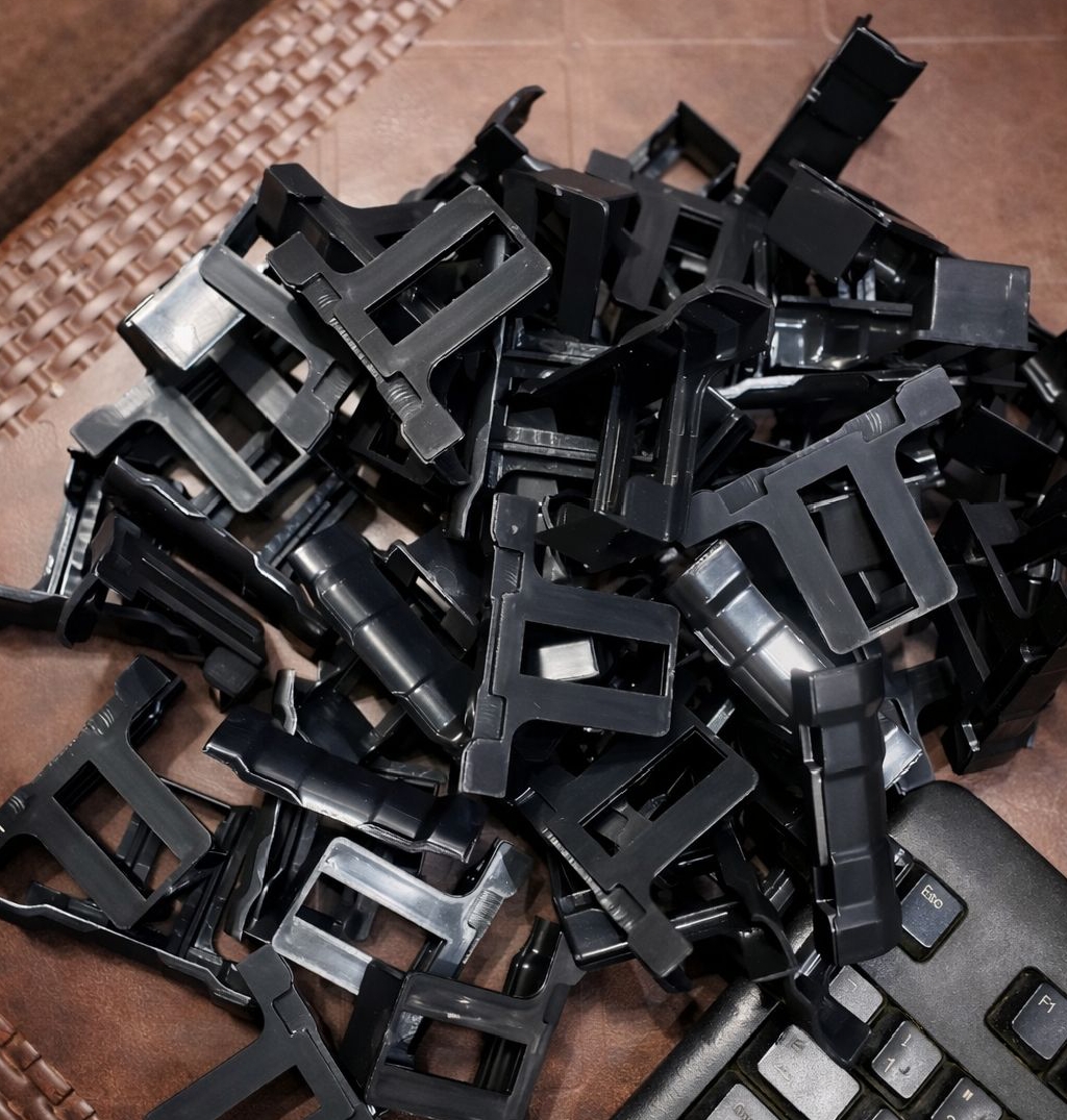 Solar Panel Water Drainage Clips (30mm) – Anti-Stagnation & Dust Removal